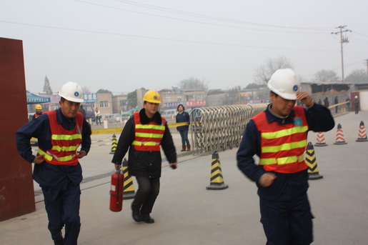 安慶港華燃氣模擬CNG加氣站燃氣泄漏，開展應(yīng)急演練